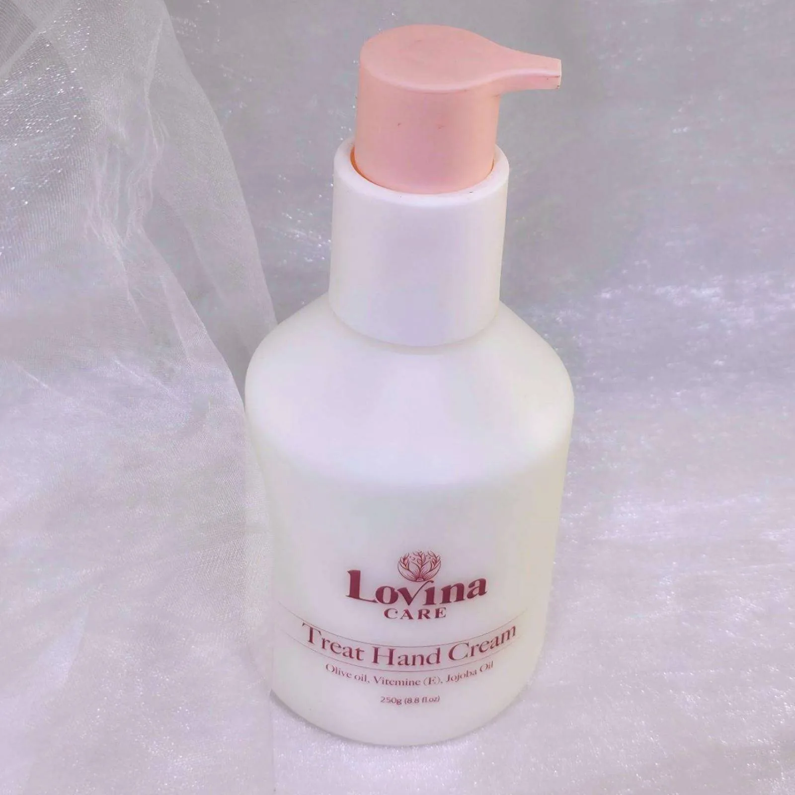 كريم اليدين لوفينا كير للترطيب العميق بزيت الجوجوبا وفيتامين E (Lovina Care Hand Cream)