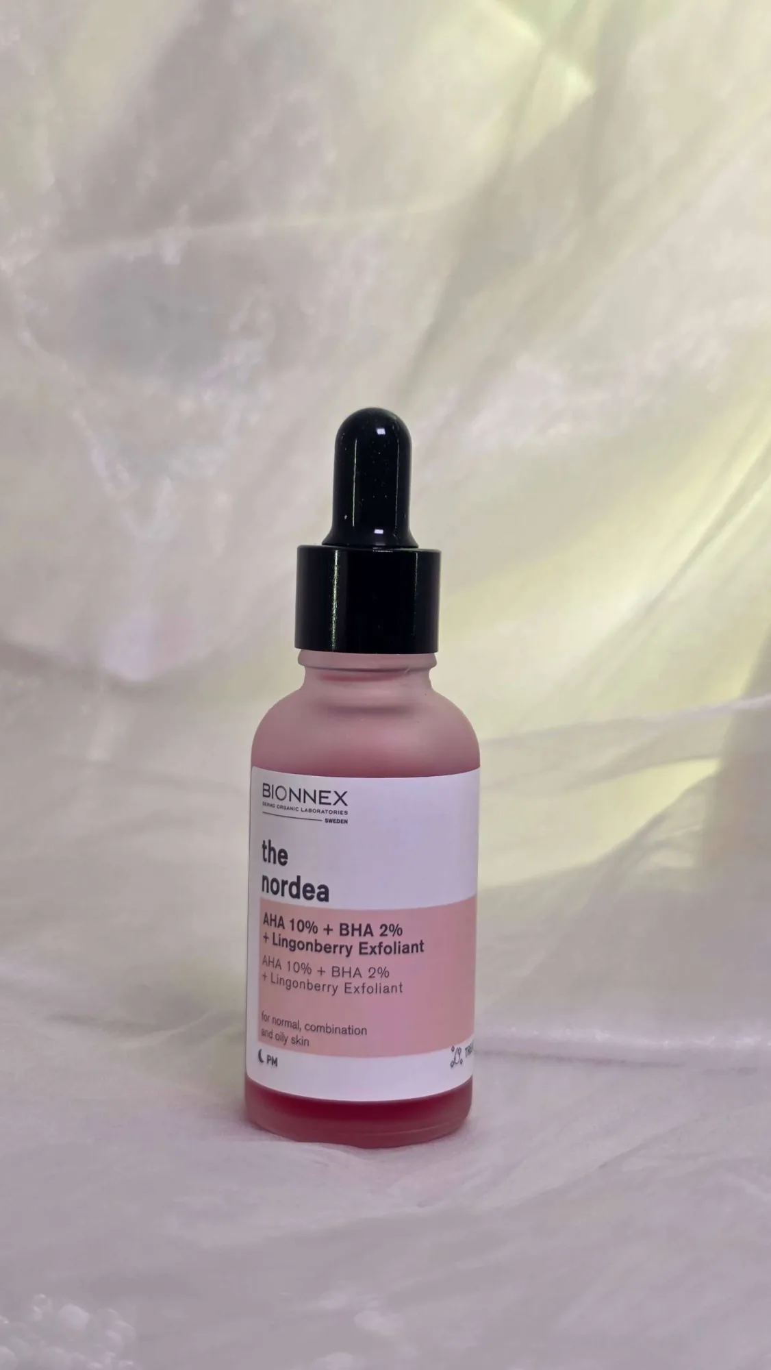 مقشر ذا نورديا الكيميائي المتقدم (AHA 10% + BHA 2%) لتجديد البشرة من بيونكس (BIONNEX The Nordea AHA 10% + BHA 2% + Lingonberry Exfoliant