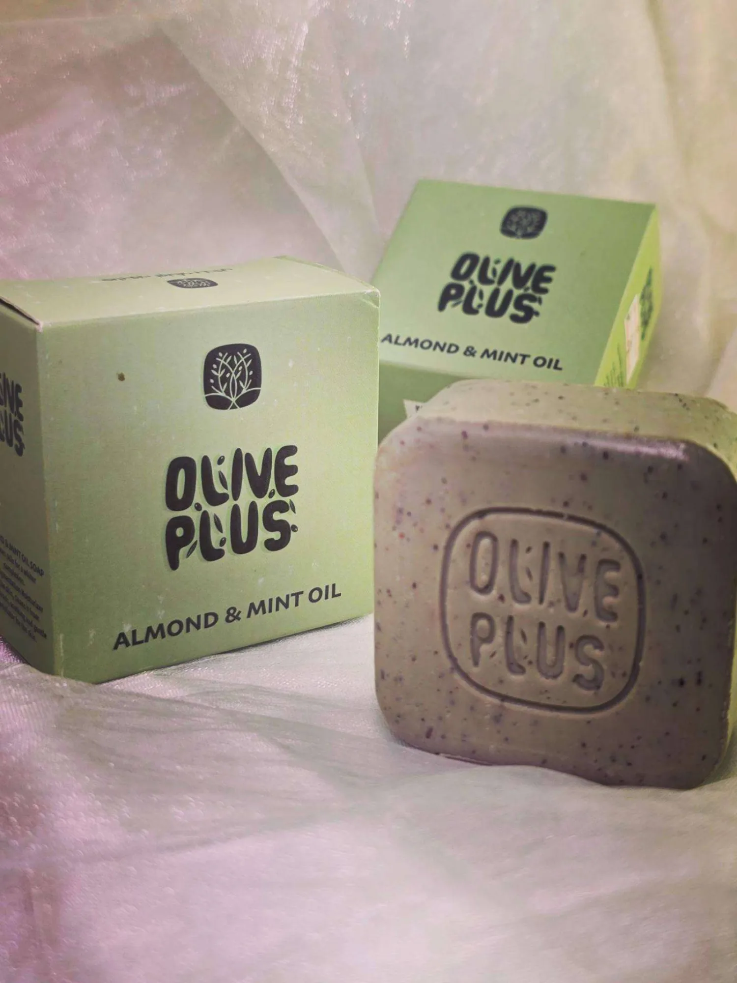 صابون اللوز والنعناع العضوي لتفتيح البشرة وإزالة الرؤوس السوداء من أوليف بلس (Olive Plus Almond & Mint Oil Soap)