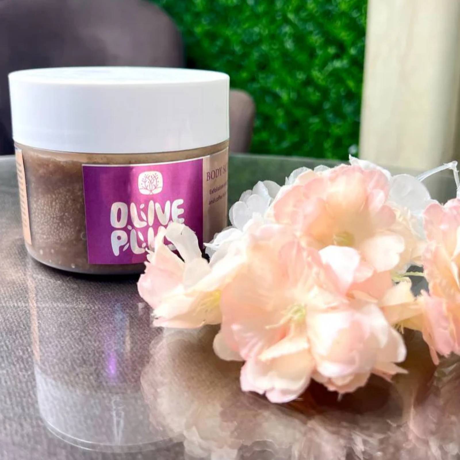 مقشر الجسم الناعم لتجديد البشرة