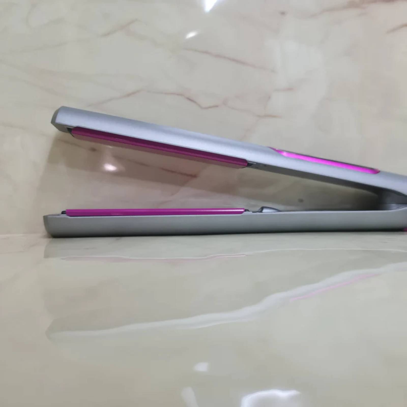 مكواة شعر تيتانيوم احترافية للفرد والتمويج