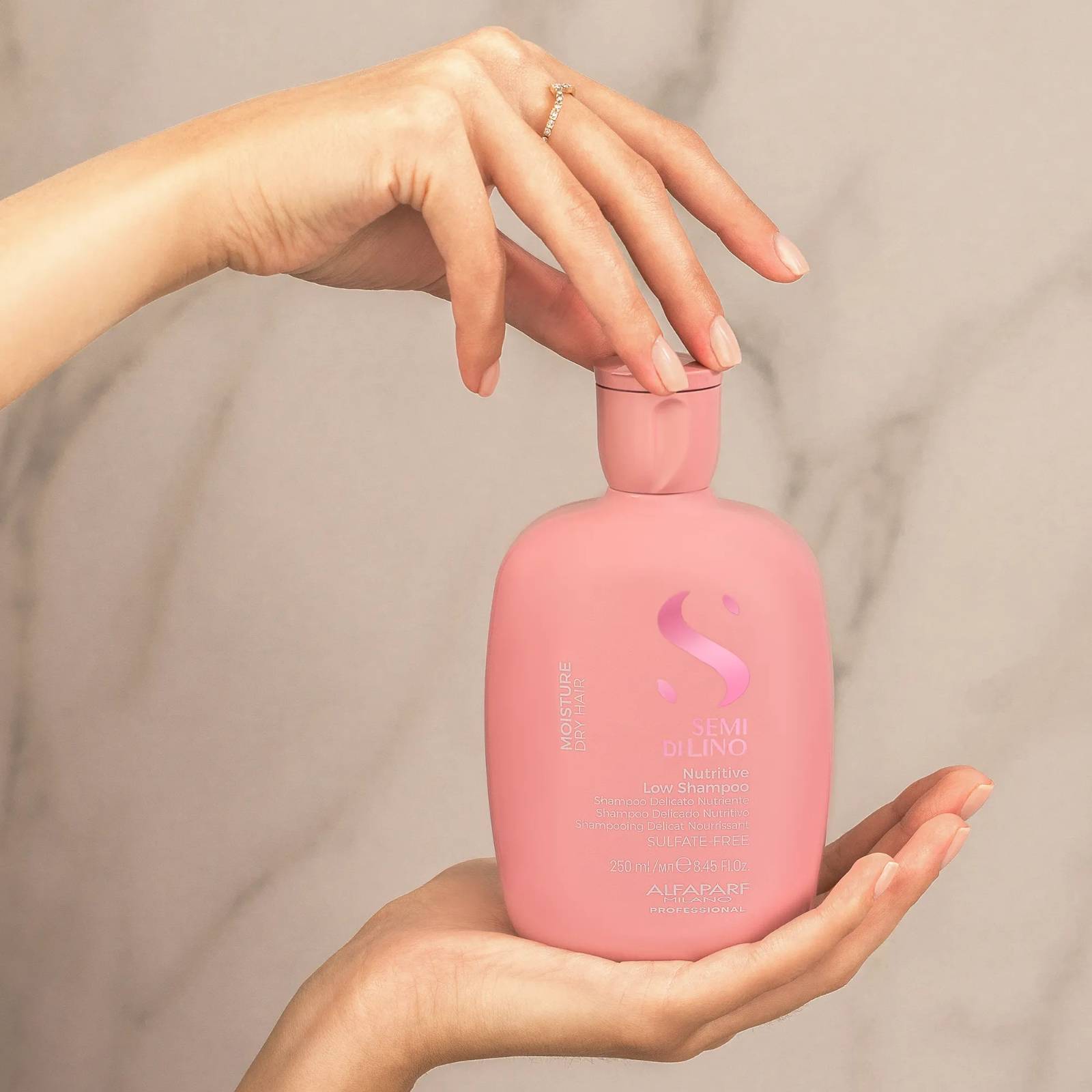 شامبو ترطيب وتغذية مكثفة للشعر الجاف hover