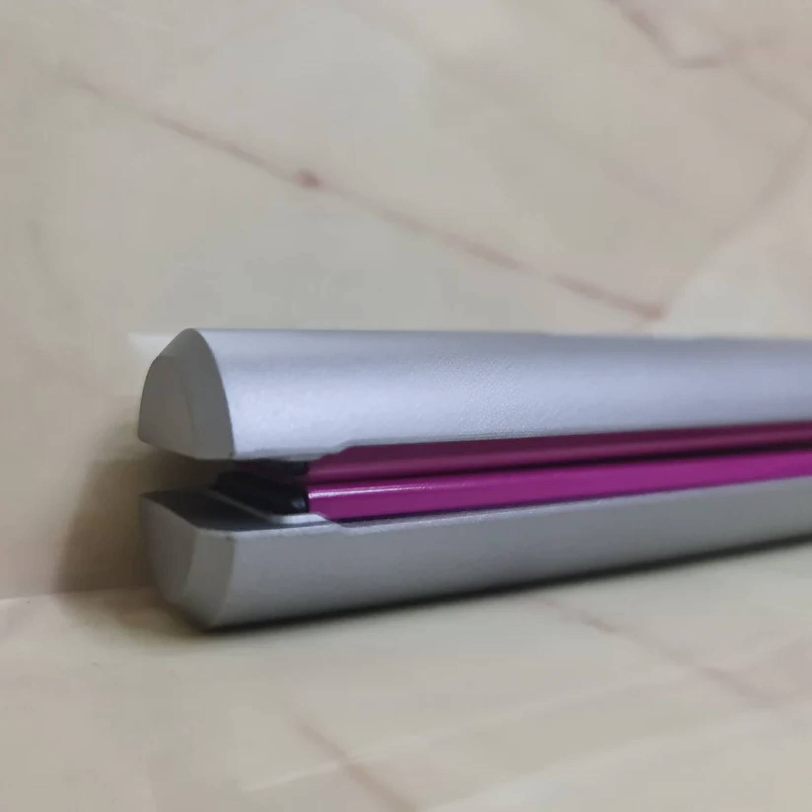 مكواة شعر تيتانيوم احترافية للفرد والتمويج hover